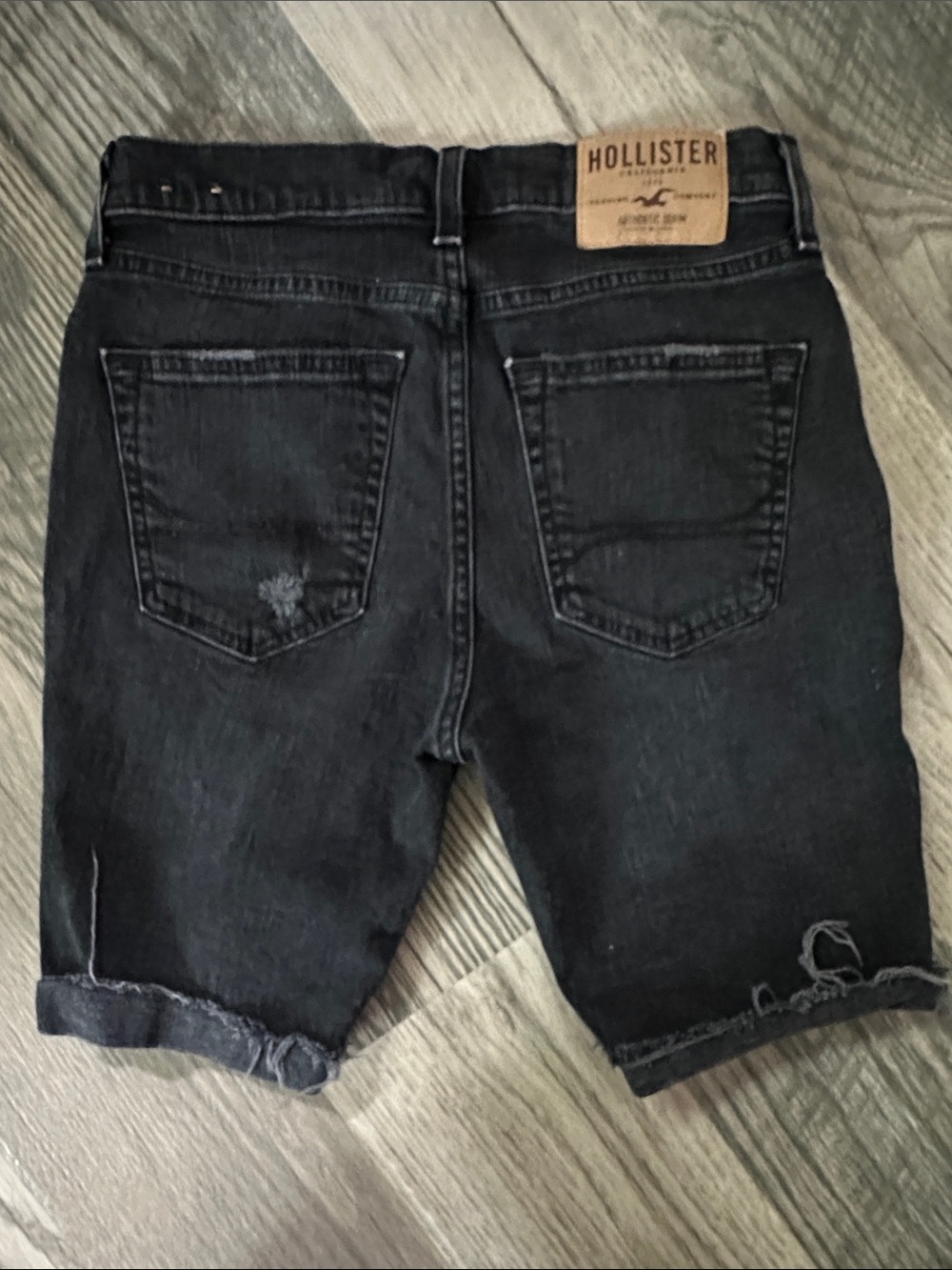 Hollister Black Denim Jean shorts with Logo Patch distressed women’s size 28 - Picture 6 of 8